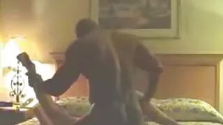 وہ کاسٹنگ میں شرکت کرتا ہے اور اس کی بلی ایک ہنر مند مرگا کی طرف سے گڑبڑ ہو جاتا ہے سکسی فلم خارجی