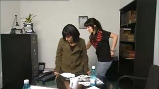 خوبصورت لڑکی فیلم سوپر خارجی زنان اس کی بلی gracefully مشت زنی