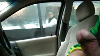 وہ اس کی ٹانگیں پھیل اور ایک گلابی سوراخ میں ایک مرگا لیا سکس زن و شوهر خارجی