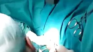 ایک نوجوان لڑکی کی طرف سے گڑبڑ فیلم سکسی سینمایی خارجی ایک دلکش بلی میں