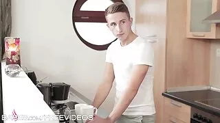 دلکش اپسرا نے فرش فلم سیکس خارجی پر سیکس کیا اور ہچکچاہٹ محسوس نہیں کی ۔