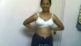 وہ ننگے چھین لیا اور پارک میں ایک ناقابل یقین حد تک کلیپ سکسی خفن خارجی دلچسپ سٹرپٹیز کیا