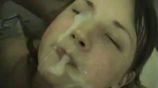 سنہرے بالوں والی سکس خارجی خانوادگی نوجوان عورت نوجوان لڑکوں کے ساتھ لطف اندوز