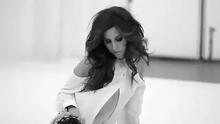 اس کی سکس زن خوشگل خارجی بیوی کی کمپنی میں بالغ آخر کے ساتھ خوبصورت نوجوان آدمی