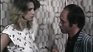 اس کی اندام نہانی مشت زنی کے ساتھ ایک جنسی فیلم سکسی خارجی باحال مشین